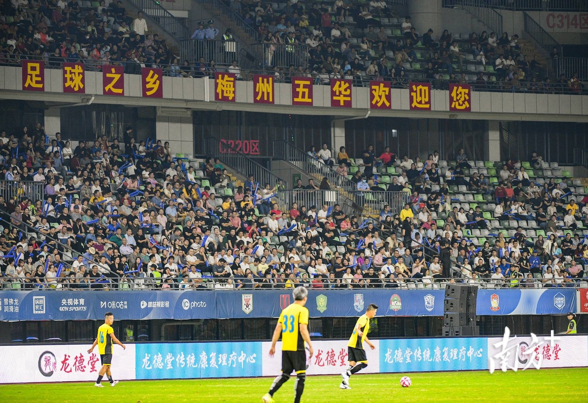 2025世界俱乐部杯赛程-足球赛事即将拉开帷幕，球迷们热情期待